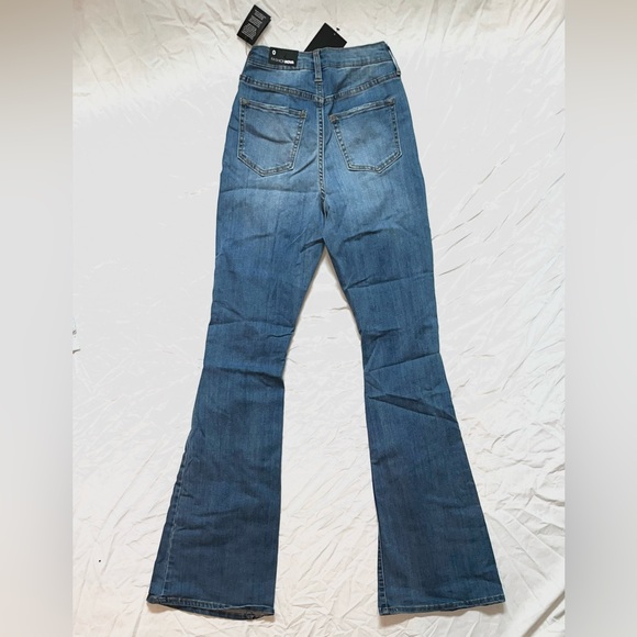 💋⛓️NEW WITH TAGS / Fashion Nova Size 0 High Waisted Flare Jeans⛓️💋 - Picture 3 of 4